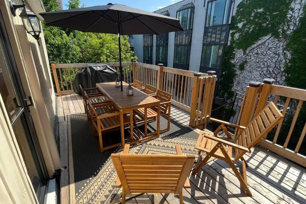 Townhouse Old Montreal Vibe Patio 8 Guests+Parking Apartment Exterior photo